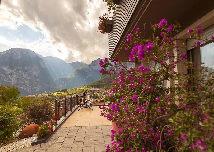 Hotel Castel Mani San Lorenzo Dorsino