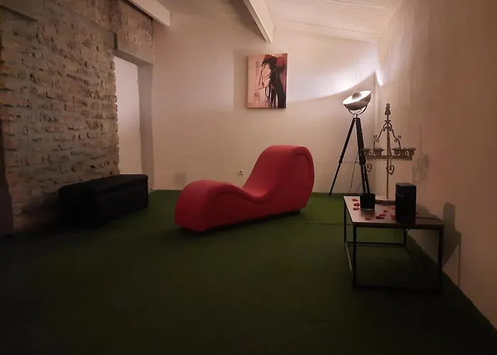 La Ptite Adresse Love Room 150 M2 Piscine Interieure Chauffe Privee & Spa Privee Parking Gratuit