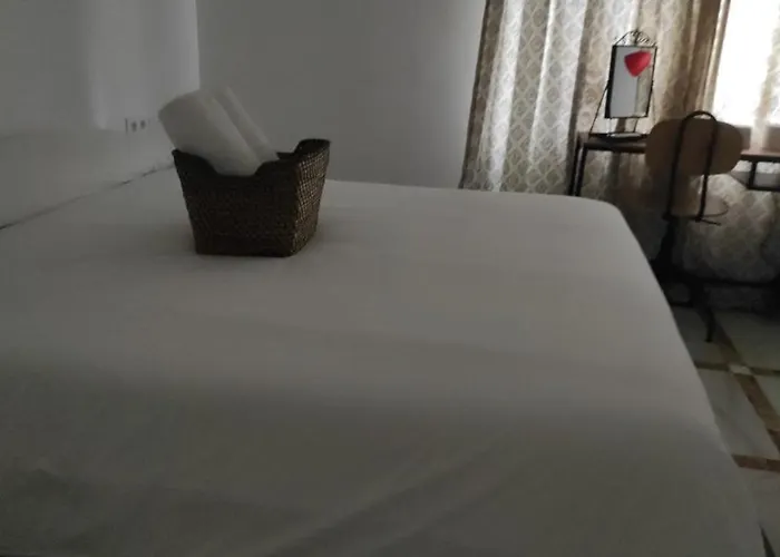 Convenient Rooms - Ferry, Train & Bus Station - Algeciras