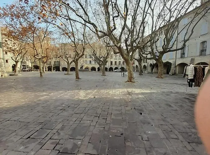Petit cocon en plein centre historique d'Uzès - Place aux herbes en zone piétonnière