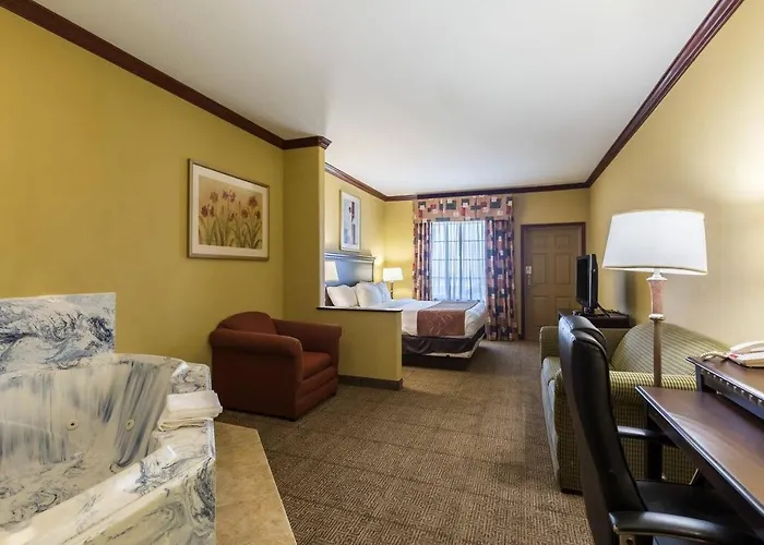 Comfort Suites Galveston Cruise Port Area - Beachside