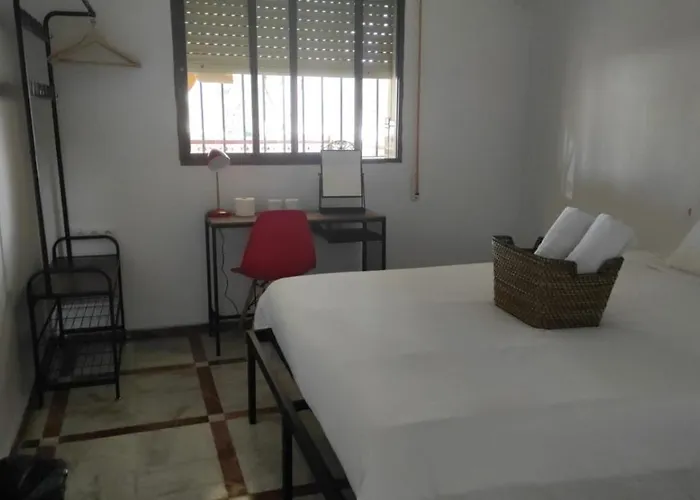 Convenient Rooms - Ferry, Train & Bus Station - Algeciras