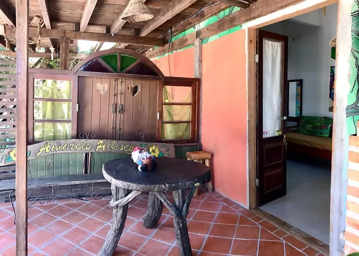 Amarelo Hibisco Hotel Guarda do Embaú