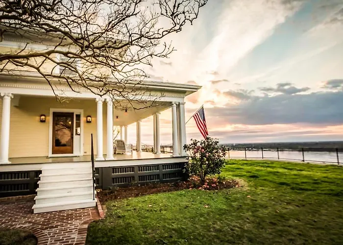 Clifton House - Observatory - King Suite, Sleeps 4, Mississippi River Views Natchez