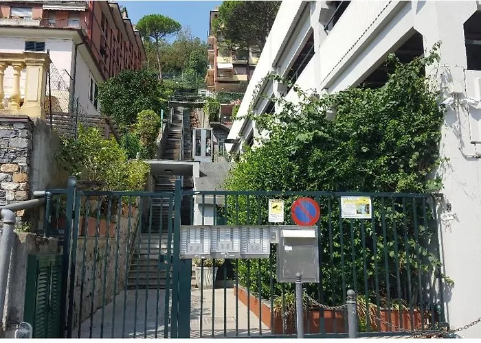 Camera Privata Nell'Appartamento In Zona Residenziale Con 2 Piscine