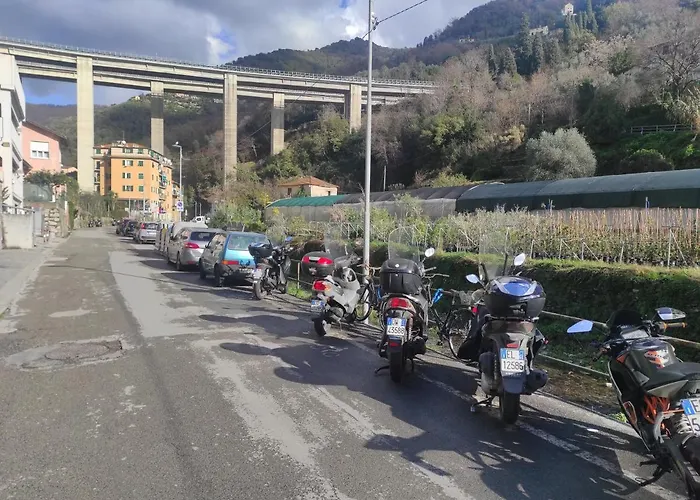 Camera Privata Nell'Appartamento In Zona Residenziale Con 2 Piscine