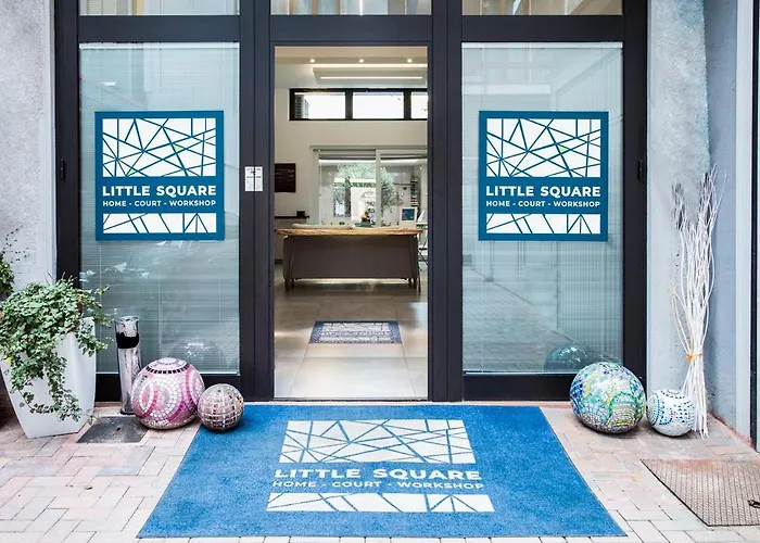 Little Square Arona