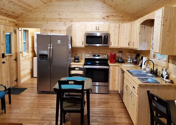 Secluded Honey Bear Log Cabin