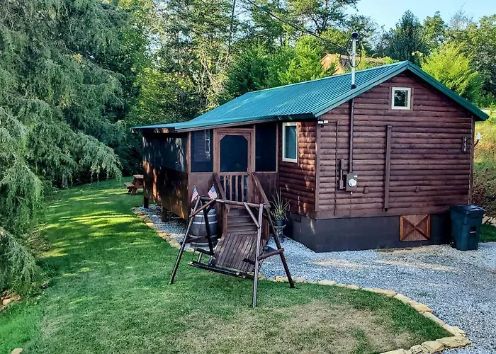 Secluded Honey Bear Log Cabin
