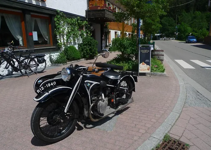 Hotel Hirsch mit Café Klösterle Enzklösterle