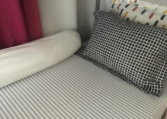 Just For Sleep - Parisian Male Dorm Room -Daily Stays 8Pm To 10Am- Contact Booking Message On The Arrival- Pas D'Appel Phone Bobigny
