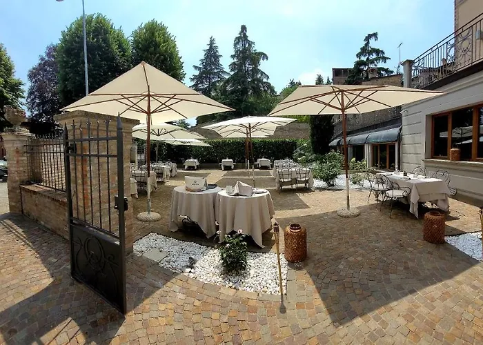 Hotel a CastellʼArquato