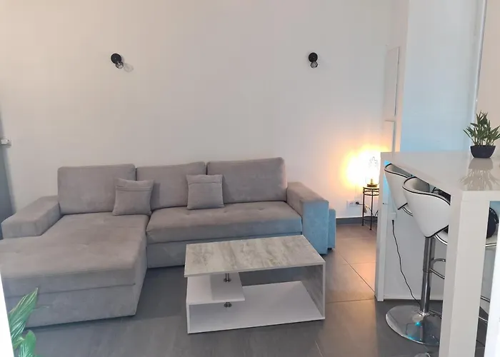 Chambre Privee Dans Un Tres Bel Appartement Sur Le Port Bonifacio 