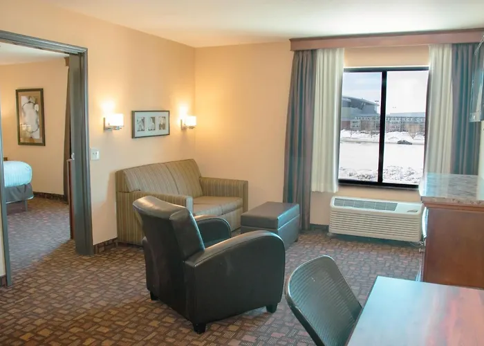 Grand Forks Lodge And Suites