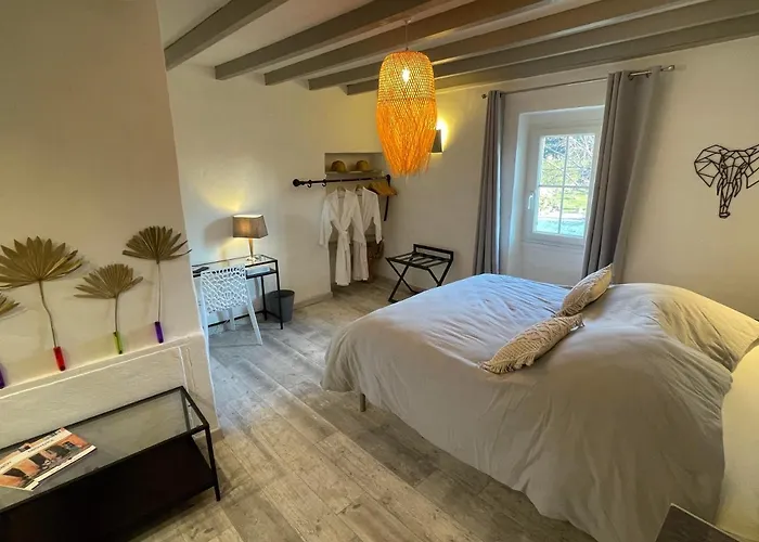 B&B Le Mas Julien piscine chauffée adult only Orange 