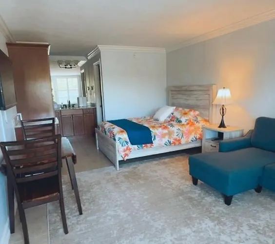 Deluxe Suite Naples Paradise