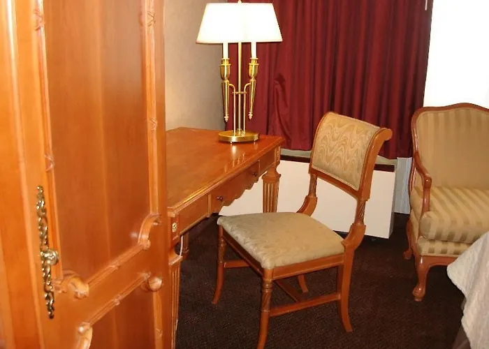 A Victory Inn & Suites - Muskegon