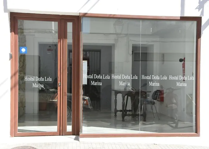 Hostal Doña Lola Marina