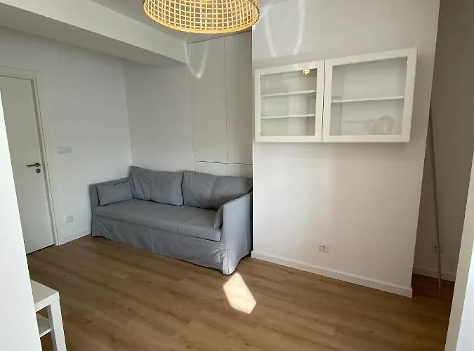 Carcavelos Beach & Nova Sbe Private Rooms In Shared Serviced Apartment 24 Oeiras