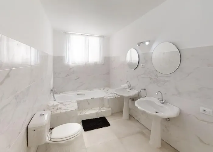 Vv Las Buganvillas Maspalomas - Cocina Y Habitaciones Con Banos Privados