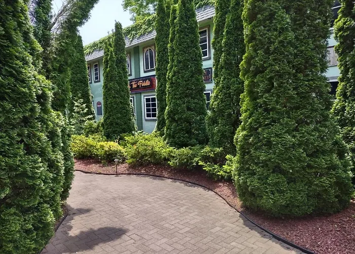 Cobourg Hotels