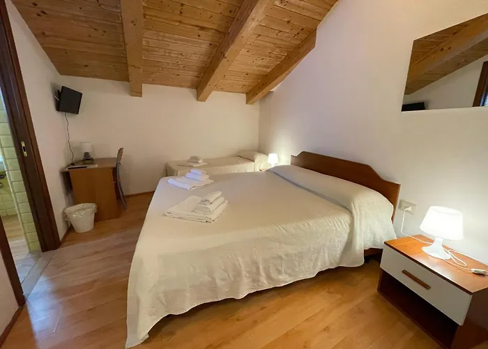 Domo Is Solus - Affittacamere - Living SantʼAntìoco