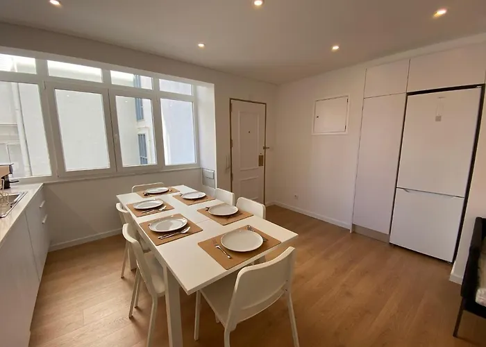 Carcavelos Beach Shared Serviced Apartment 11
