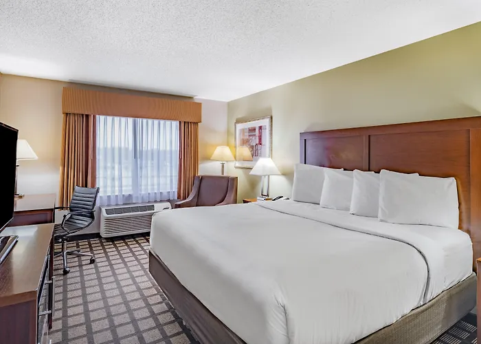 Baymont By Wyndham Gurnee Hotel