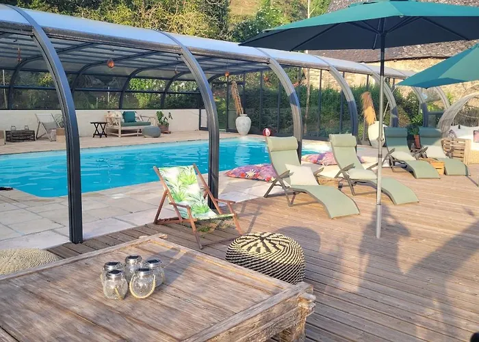 Le Manoir des Pélies Gîte et Chambres d'hôtes de charme à 6kms de Conques Spa, Piscine, Rivière, Thermes de Cransac