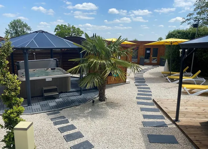 Hostellerie du Centrotel et Spa Bulles d'Allier Montmarault