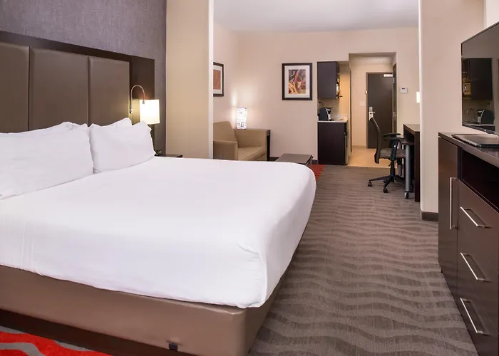 Holiday Inn Express & Suites Monroe By Ihg