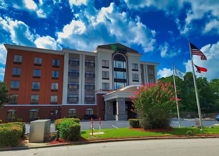 Holiday Inn Express & Suites Wilson-Downtown By Ihg