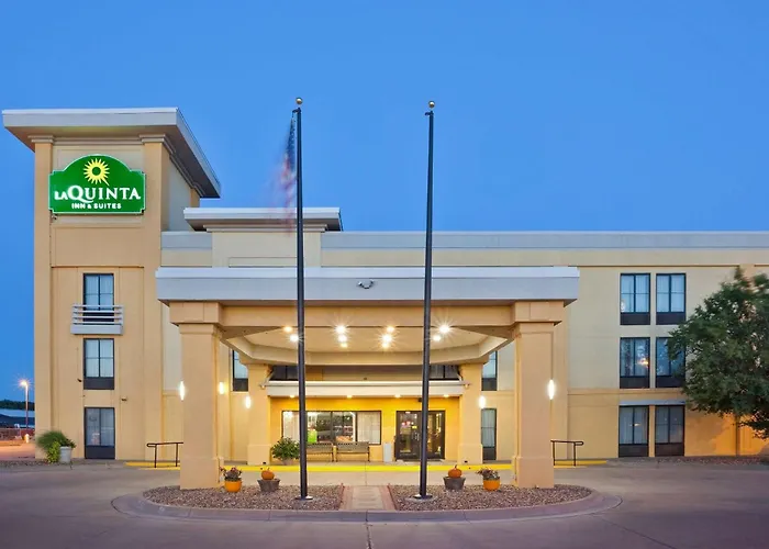 La Quinta By Wyndham Salina Hotel