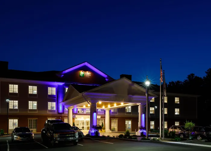 Holiday Inn Express & Suites - Sturbridge By Ihg