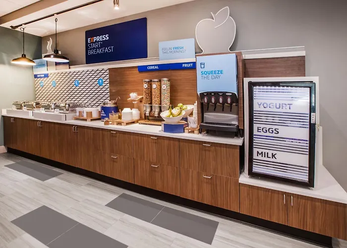 Holiday Inn Express & Suites - Aurora Medical Campus By Ihg