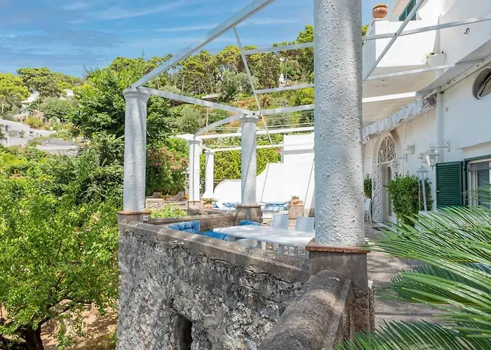 Room In Villa - Beautiful Villa In Capri With 5 Bedrooms