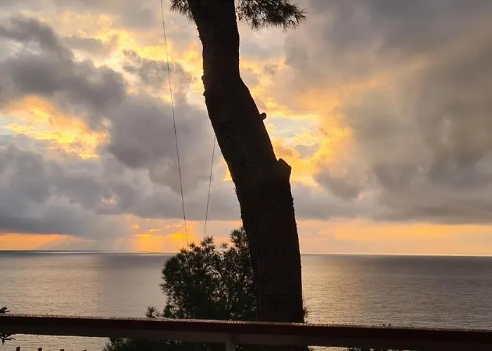 Cokkinis Room Sea View Private Parking Recharge Electric Car Wifi Varazze
