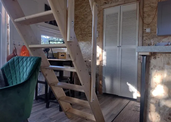 Tuinhuisje in het groen Almere