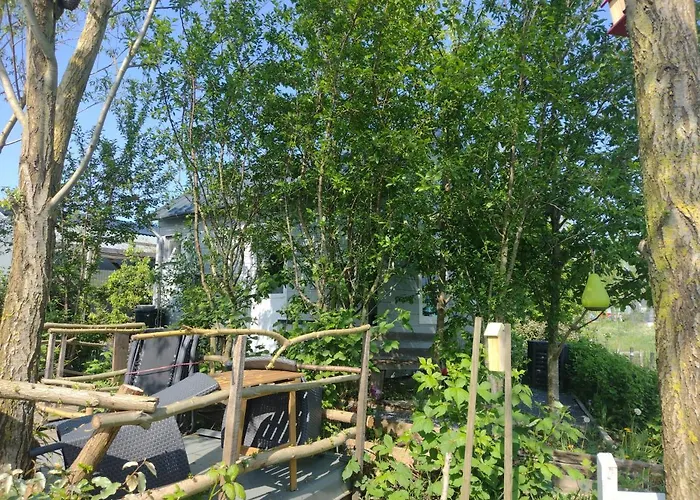 Tuinhuisje in het groen