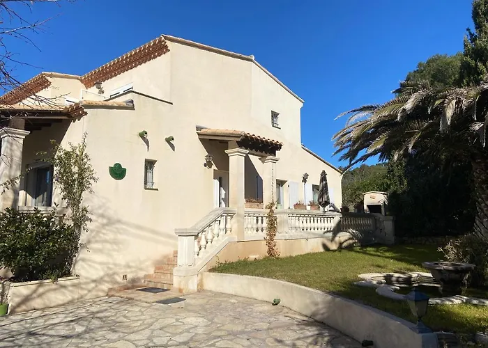 Grande chambre dans villa proche de la plage