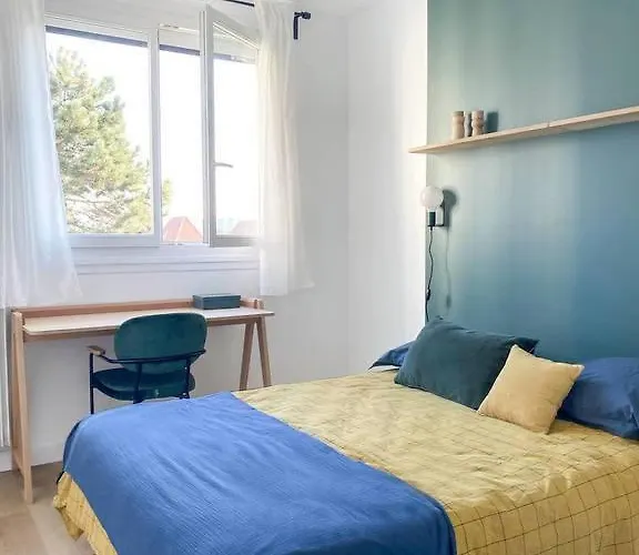 Bed and breakfast Eiffel Tower View Paris Saint Lazare 25 Minutes / La Defense 15 Minutes