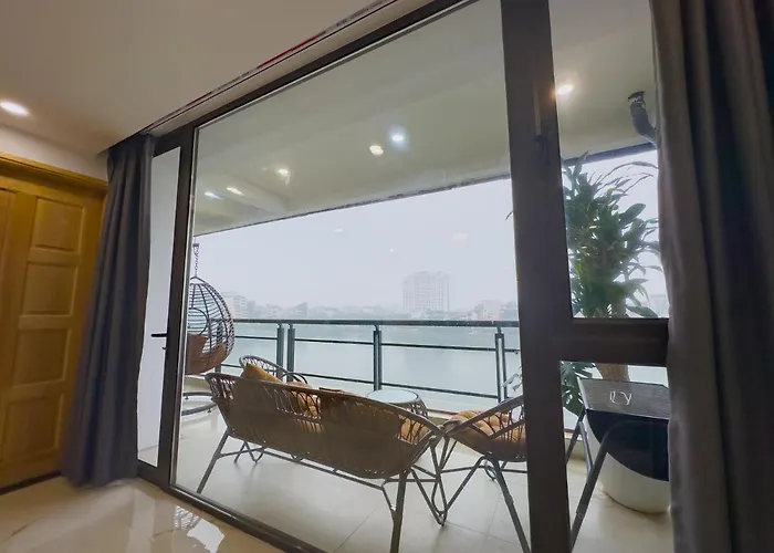 La Apartment - Lake View