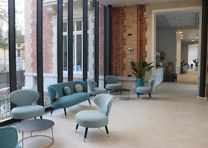 DOMITYS Résidence services seniors LE PARC DES AUBIERS Poissy