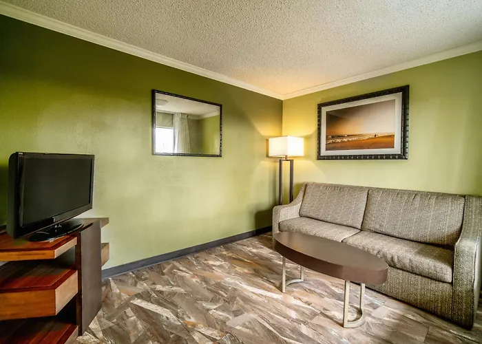 The Buena Park Hotel & Suites