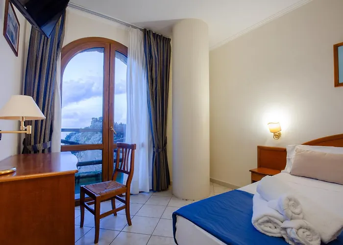 Hr Hotel & Spa