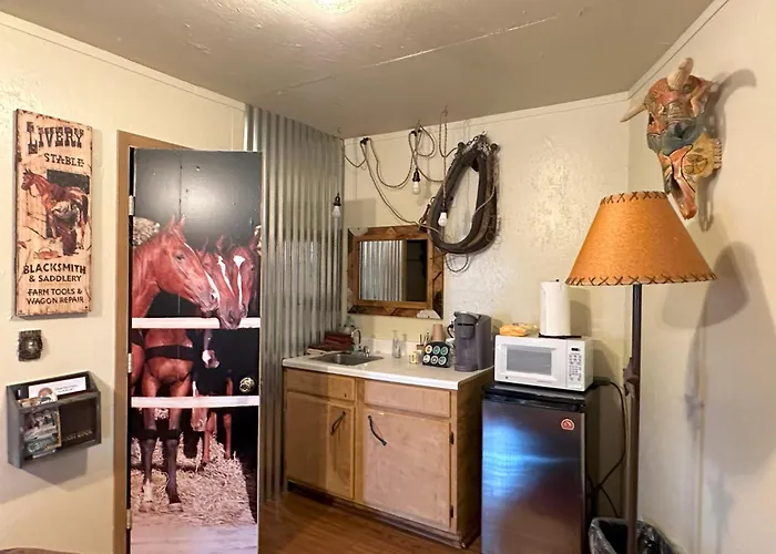 Acorn Hideaways Canton Old Western Ranch Hands' Suite