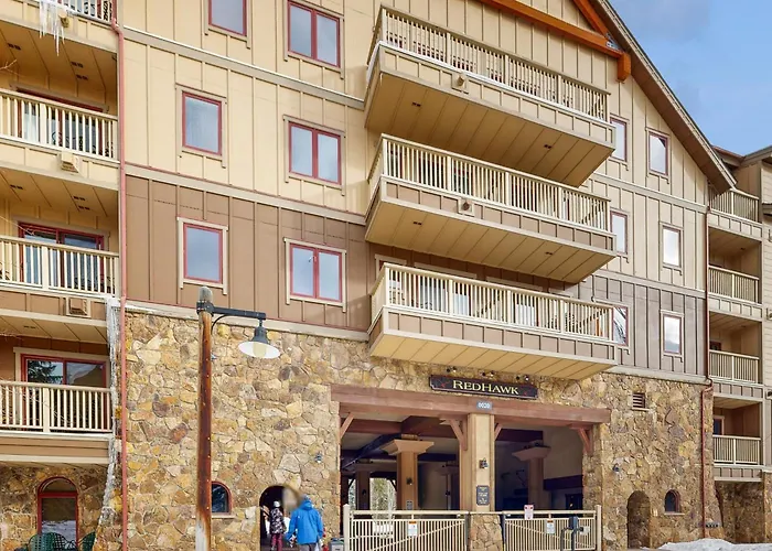 Red Hawk Lodge 2200