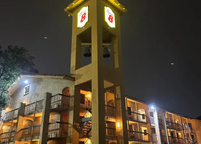Super 8 By Wyndham The Woodlands North