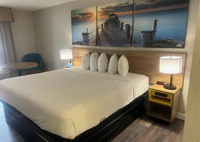 Days Inn By Wyndham Port Charlotte Town Center