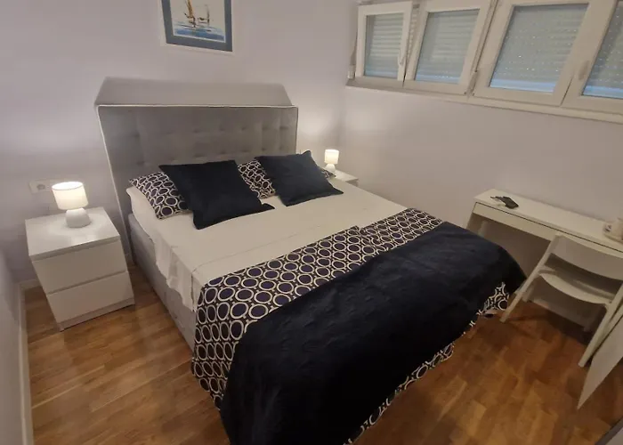 La-La Rooms